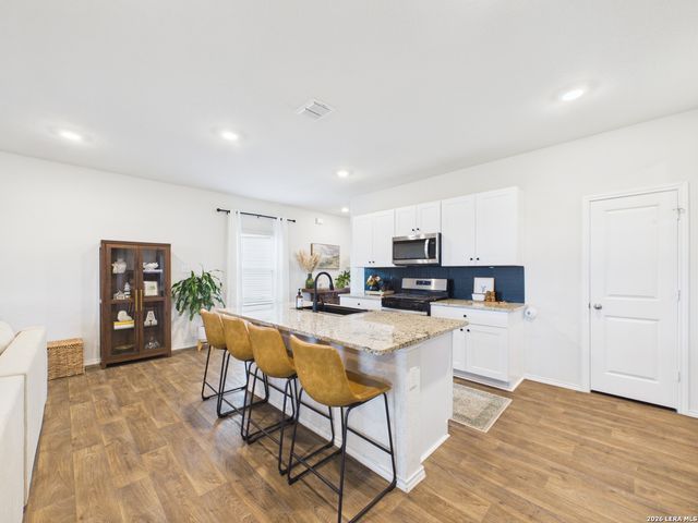 177 Legendary Trail, Floresville, TX 78114