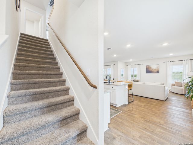 177 Legendary Trail, Floresville, TX 78114