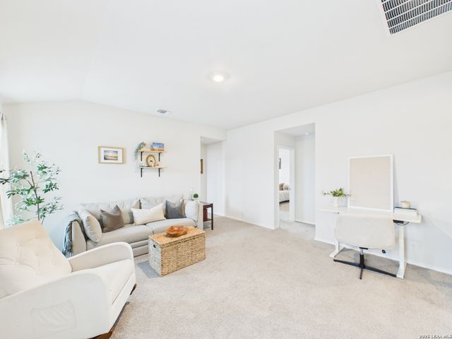 177 Legendary Trail, Floresville, TX 78114