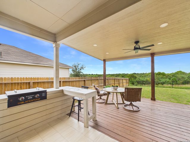 177 Legendary Trail, Floresville, TX 78114