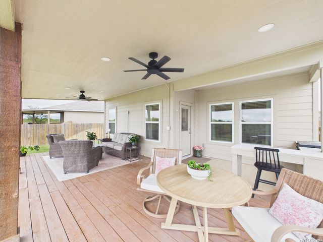 177 Legendary Trail, Floresville, TX 78114