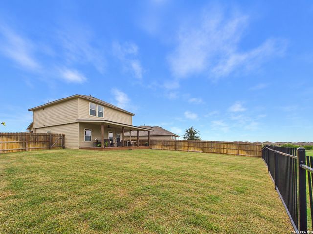 177 Legendary Trail, Floresville, TX 78114