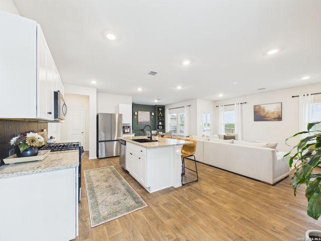 177 Legendary Trail, Floresville, TX 78114