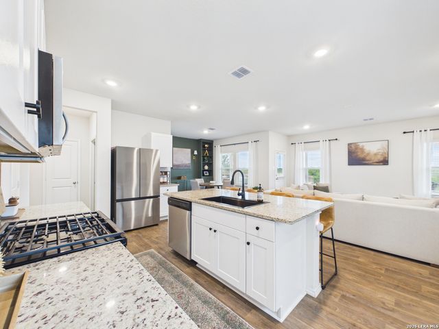 177 Legendary Trail, Floresville, TX 78114