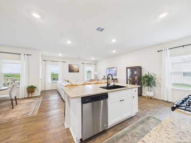177 Legendary Trail, Floresville, TX 78114