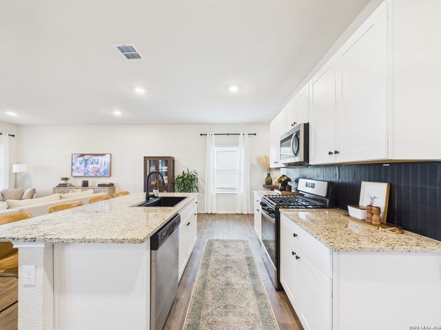 177 Legendary Trail, Floresville, TX 78114