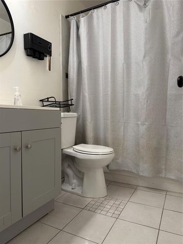 2617 PINE LAKE TERRACE B, Sarasota, FL 34237