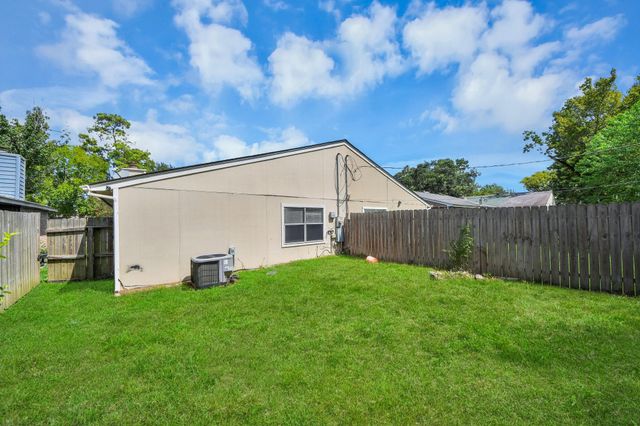 5526 Farley Unit A Drive A, Houston, TX 77032