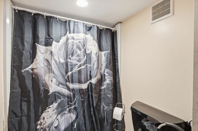 314 WASHINGTON Street, Davenport, IA 52802