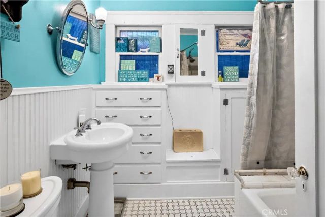 217 W Whiting, Fullerton, CA 92832