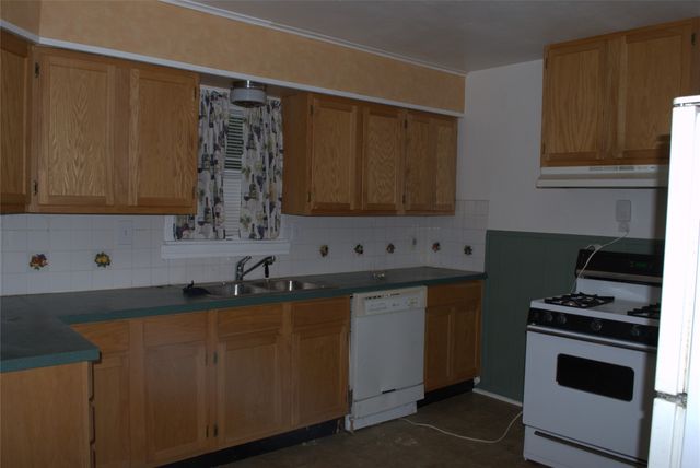112 N Hatcher Ave, Lewisville, TX 75057