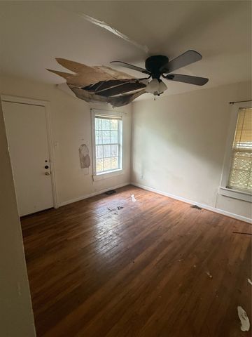 112 N Hatcher Ave, Lewisville, TX 75057