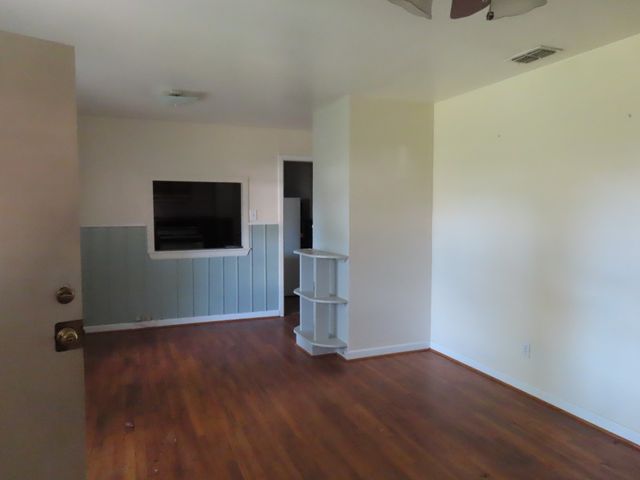 112 N Hatcher Ave, Lewisville, TX 75057