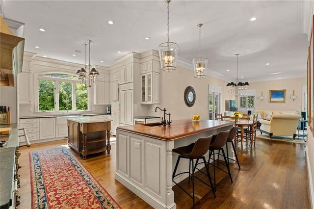 170 Helmsley Drive, Atlanta, GA 30327