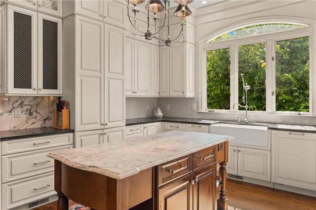 170 Helmsley Drive, Atlanta, GA 30327