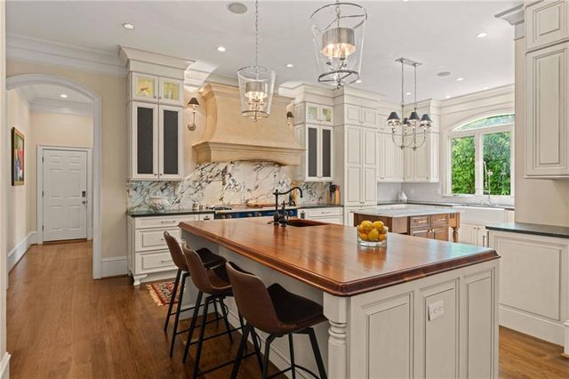 170 Helmsley Drive, Atlanta, GA 30327