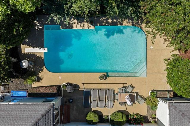 170 Helmsley Drive, Atlanta, GA 30327