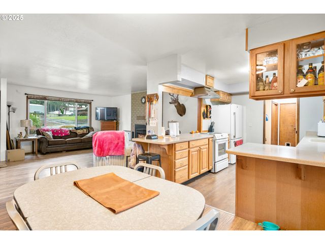 319 MONITOR Rd, Silverton, OR 97381