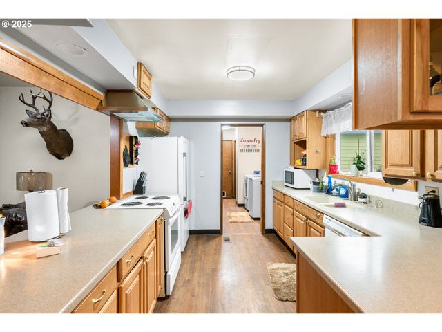 319 MONITOR Rd, Silverton, OR 97381