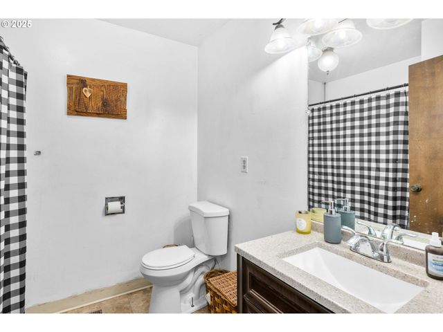 319 MONITOR Rd, Silverton, OR 97381