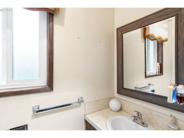 319 MONITOR Rd, Silverton, OR 97381