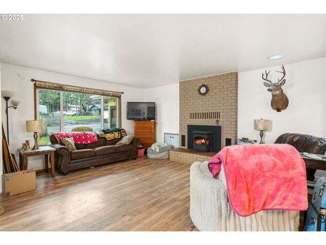 319 MONITOR Rd, Silverton, OR 97381