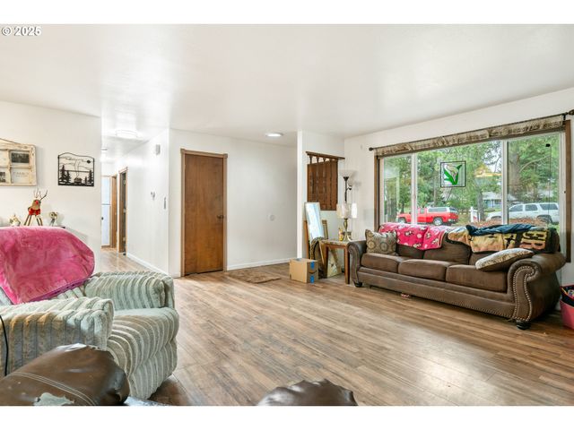 319 MONITOR Rd, Silverton, OR 97381