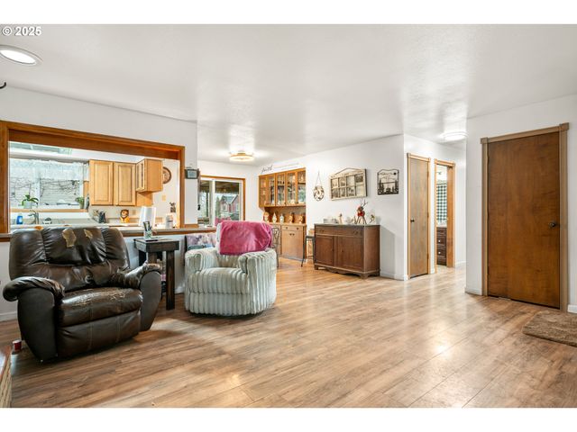 319 MONITOR Rd, Silverton, OR 97381