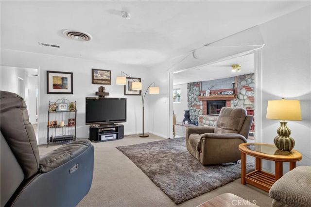 1396 Currant Avenue, Simi Valley, CA 93065