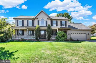2 HOLIDAY DR, Shrewsbury, PA 17361
