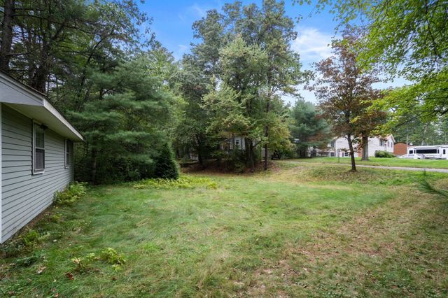 145 White Pond Rd, Hudson, MA 01749