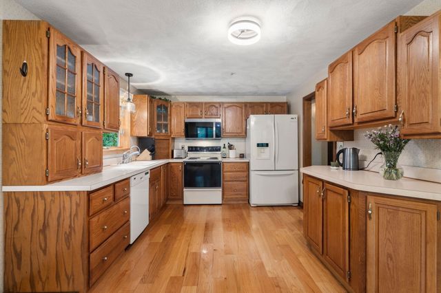 145 White Pond Rd, Hudson, MA 01749