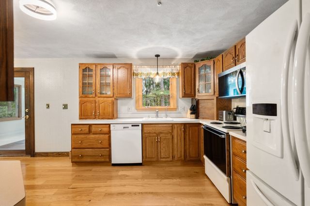 145 White Pond Rd, Hudson, MA 01749