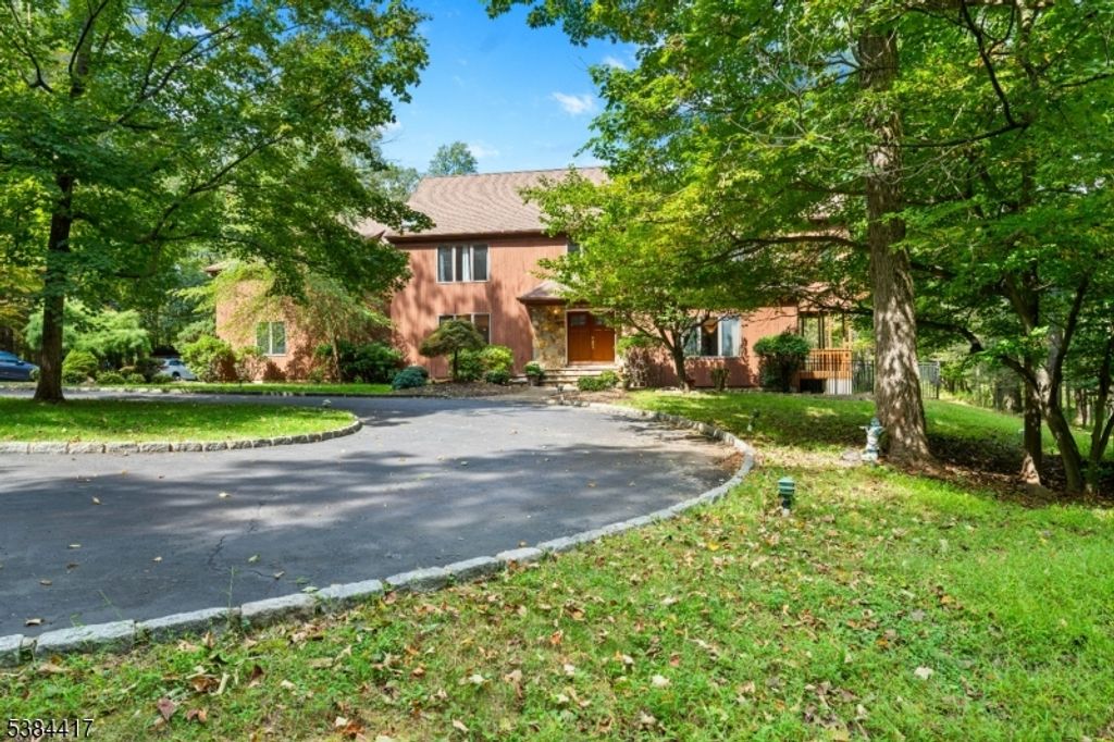 62 E Springtown Rd, Washington Twp., NJ 07853