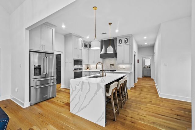 7230 Lake Point Circle, Benton, AR 72019