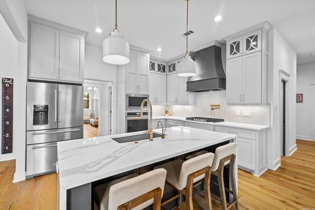 7230 Lake Point Circle, Benton, AR 72019