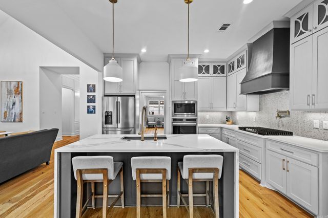 7230 Lake Point Circle, Benton, AR 72019