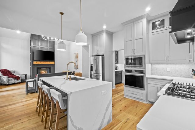 7230 Lake Point Circle, Benton, AR 72019