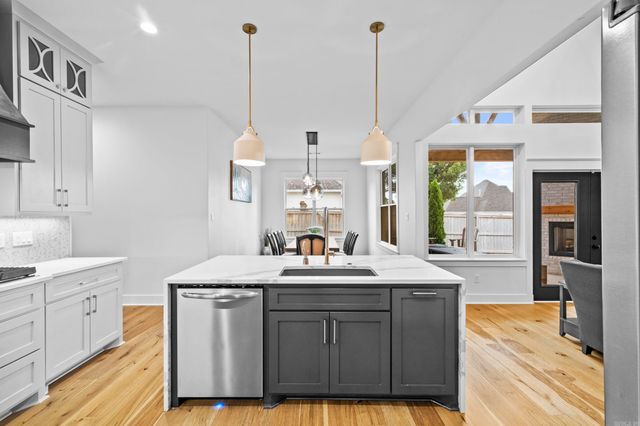 7230 Lake Point Circle, Benton, AR 72019