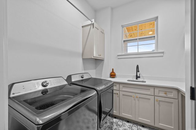 7230 Lake Point Circle, Benton, AR 72019