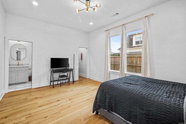 7230 Lake Point Circle, Benton, AR 72019