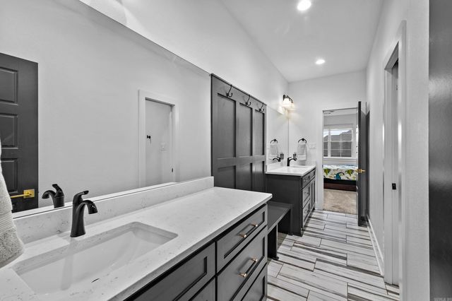 7230 Lake Point Circle, Benton, AR 72019