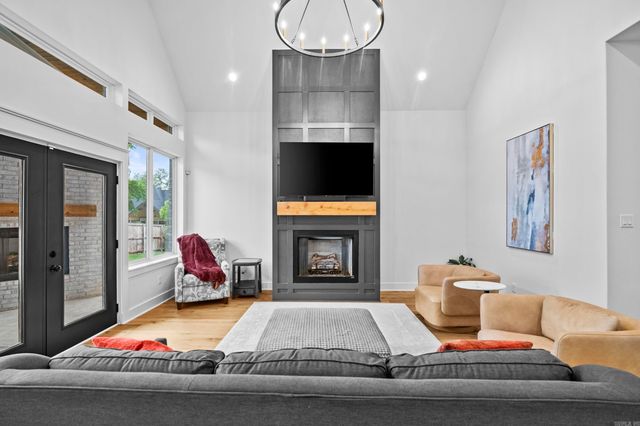 7230 Lake Point Circle, Benton, AR 72019