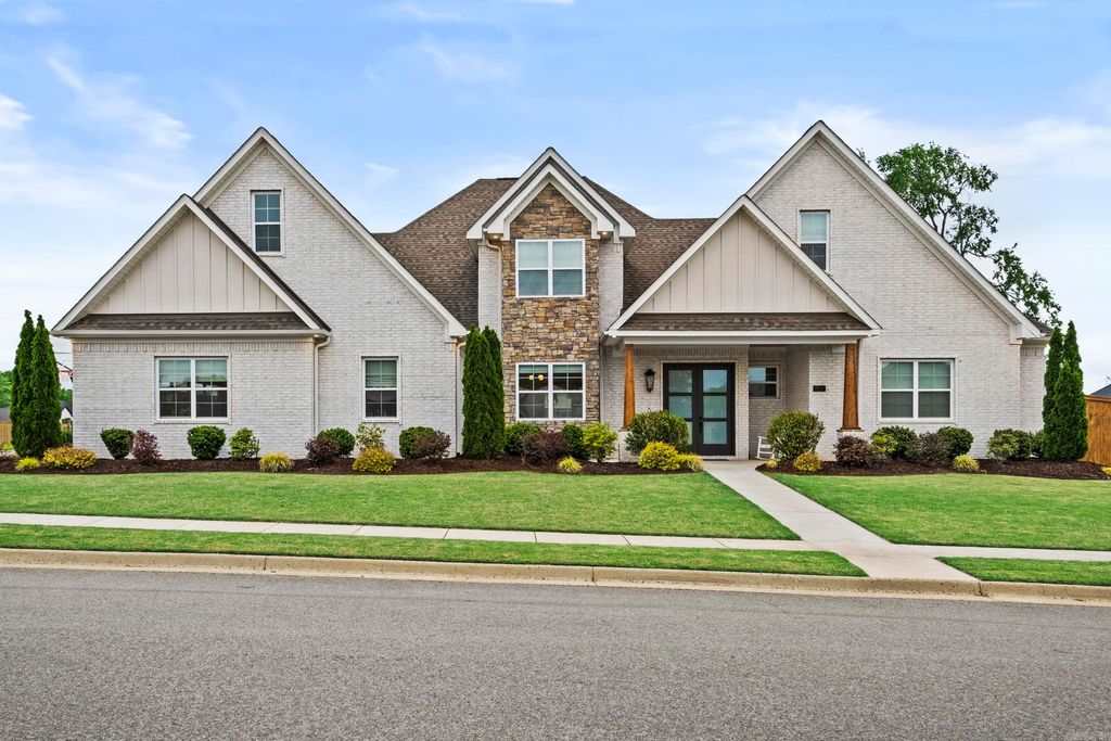 7230 Lake Point Circle, Benton, AR 72019