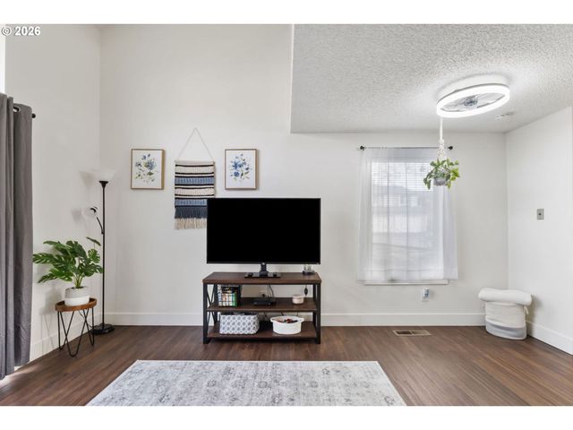 3828 AUBURN Rd, Salem, OR 97301