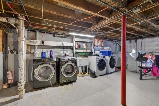 70 Dickey Street, Manchester, NH 03102