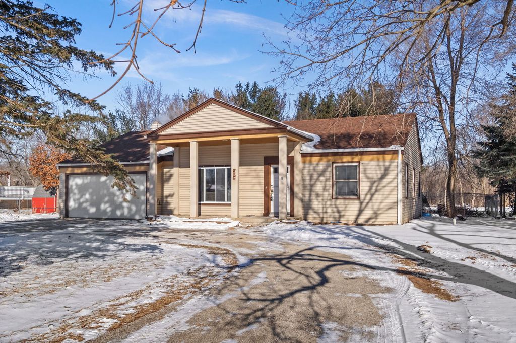 350 8th Avenue, Marengo, IL 60152