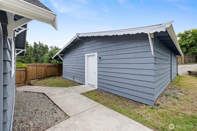 5606 Vickery Avenue E, Tacoma, WA 98443