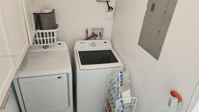 3447 SW 23rd St 3447, Miami, FL 33145