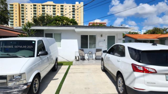 3447 SW 23rd St 3447, Miami, FL 33145